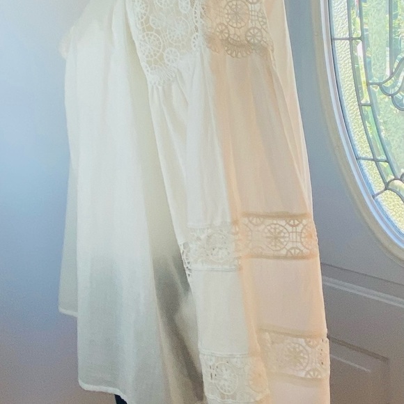 En Saison White Lace Long Sleeve Blouse SKU0662 - Picture 6 of 9